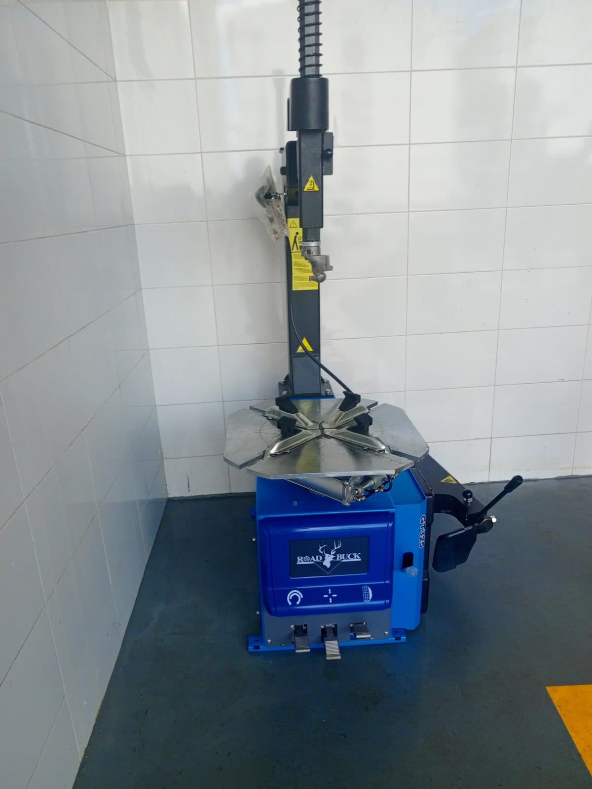GT325-Pro Automatic Tyre Changer